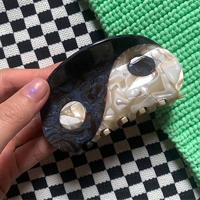 Yin Yang Hair Claw